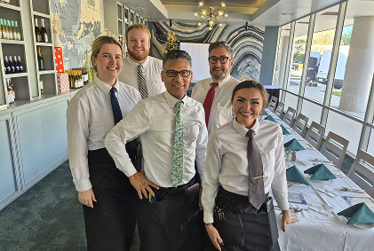 tommys restaurant oyster bar meet our team image